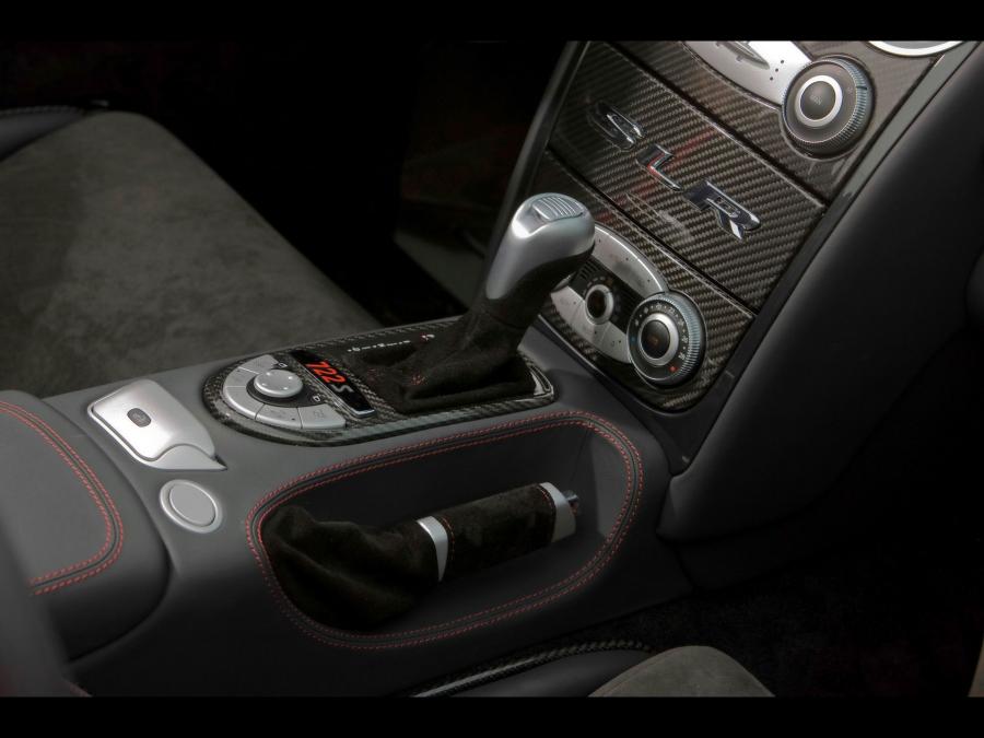 Детали интерьера Mercedes-Benz SLR McLaren 722S Roadster (R199) 2008 года  (фото 22 из 26)